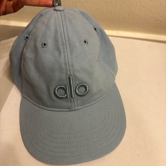 ALO Yoga rare light blue denim Off-Duty Cap NWT - Picture 2 of 5